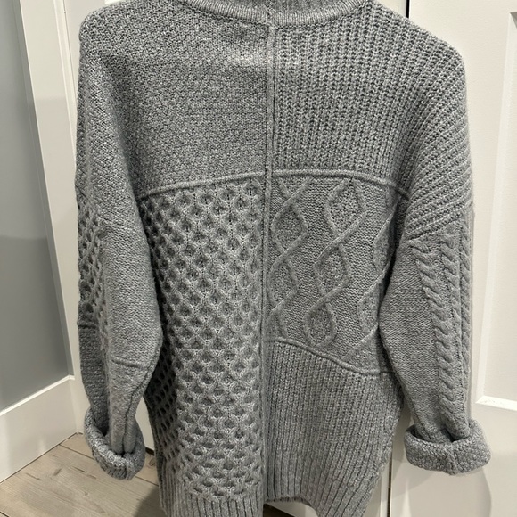 ❗️American Eagle Oversized Mockneck Sweater - Picture 2 of 10